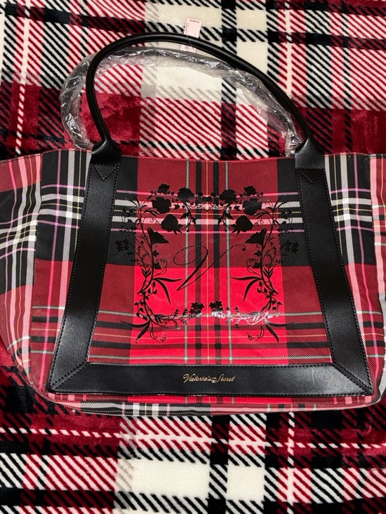 Victoria's Secret Handbags - NEW Victoria's Secret Red and Black Plaid Tote with Floral Crest